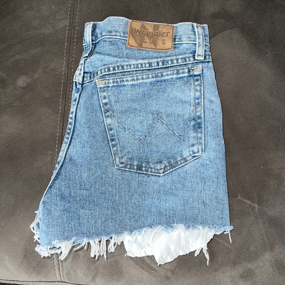 WRANGLER SHORTS - shoot me an offer